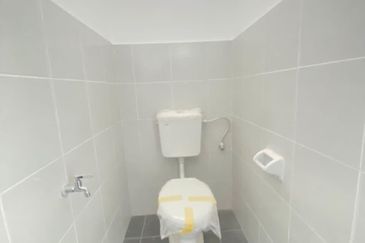 Meridin east pasir gudang single sty shop 