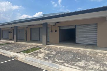 Meridin east pasir gudang single sty shop 