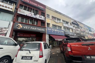 Jalan Austin Heights