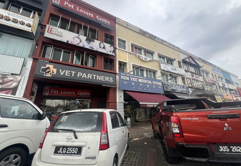 Jalan Austin Heights