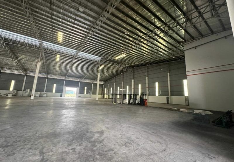 Permas jaya beside Pasir gudang highway warehouse 