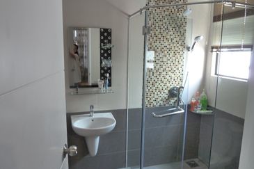 Papillon Desahill Condominium