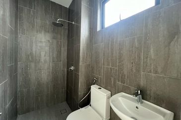 Super Nice 2 Storey TownHouse @ Saujana Height Kajang for Sale