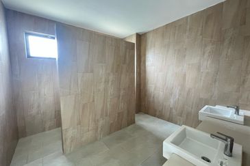 Super Nice 2 Storey TownHouse @ Saujana Height Kajang for Sale