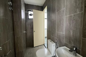 Super Nice 2 Storey TownHouse @ Saujana Height Kajang for Sale