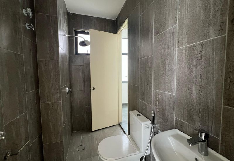 Super Nice 2 Storey TownHouse @ Saujana Height Kajang for Sale