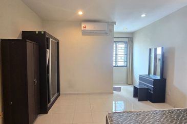 Bangunan Duta Impian (The Embassy Suites)