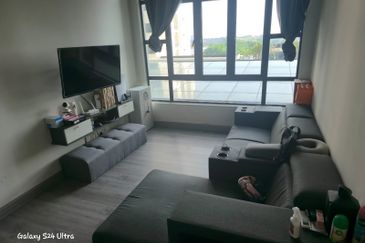 D'Summit Residences @ Kempas Utama