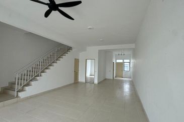 Hazel @ Meridin East