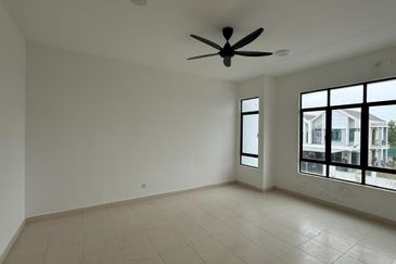 Hazel @ Meridin East