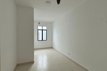 Hazel @ Meridin East