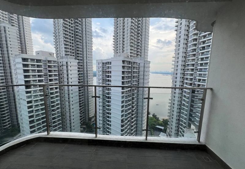 Baypoint @ Country Garden Danga Bay