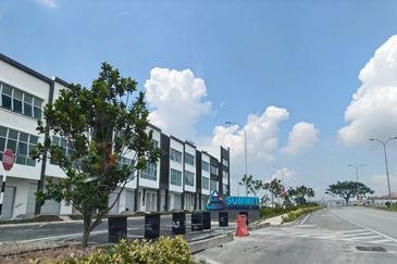 Summit Commercial Hub