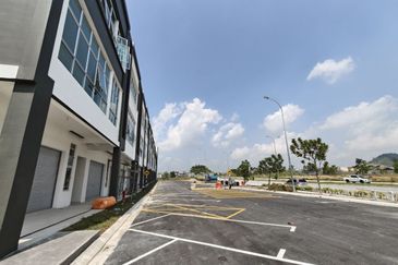 Summit Commercial Hub