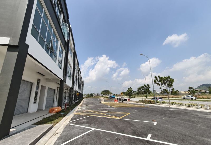 Summit Commercial Hub