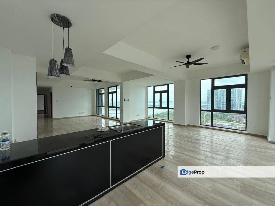 Crescent Bay Suites Bayu Puteri Permas Jaya High Floor Partial Furnished For Rent , Johor, Johor Bahru