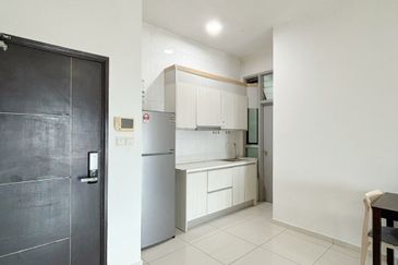 D'Summit Residences @ Kempas Utama