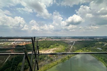 D\'Pristine @ Medini