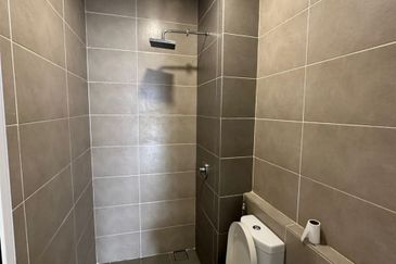 D\'Pristine @ Medini