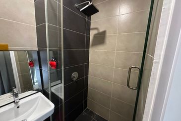 D\'Pristine @ Medini