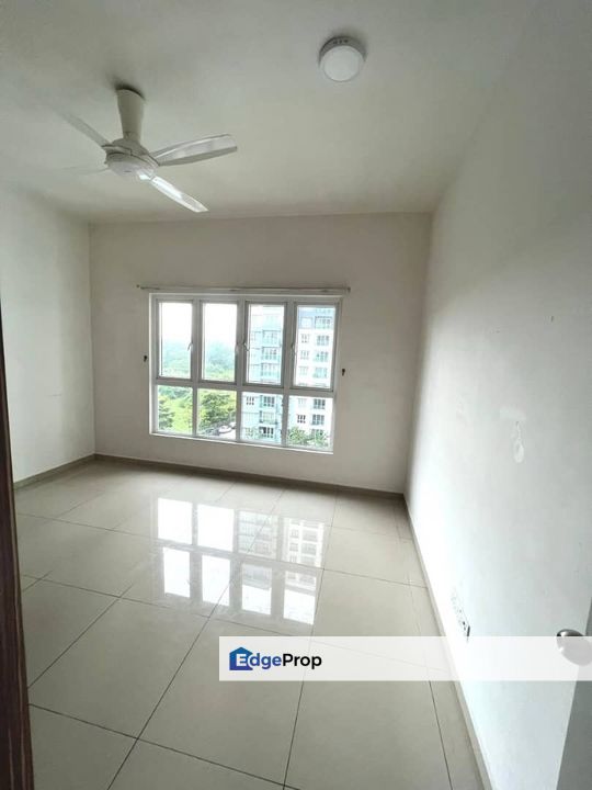 Season Luxury Apartment Larkin Suriamas Suites Bistari Impian Zennith Suites Middle Floor For Sale , Johor, Johor Bahru