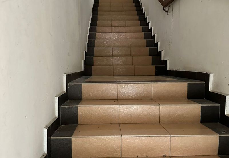 Sri Rampai Business OFFICE FOR RENT Park Road Frontage 1st Floor ,Tip Top move in condition, clean and new paint 