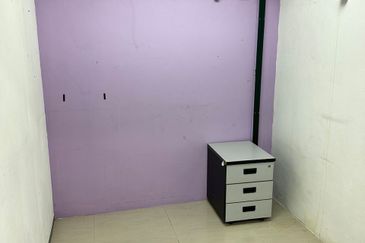 Sri Rampai Business OFFICE FOR RENT Park Road Frontage 1st Floor ,Tip Top move in condition, clean and new paint 
