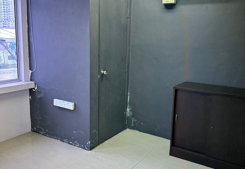 Sri Rampai Business OFFICE FOR RENT Park Road Frontage 1st Floor ,Tip Top move in condition, clean and new paint 