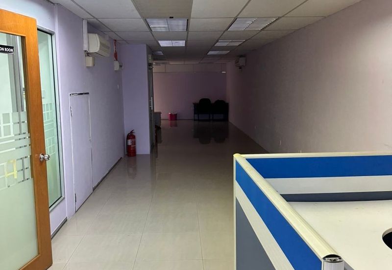 Sri Rampai Business OFFICE FOR RENT Park Road Frontage 1st Floor ,Tip Top move in condition, clean and new paint 