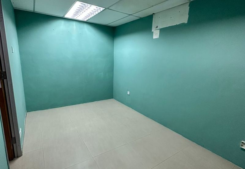 Sri Rampai Business OFFICE FOR RENT Park Road Frontage 1st Floor ,Tip Top move in condition, clean and new paint 