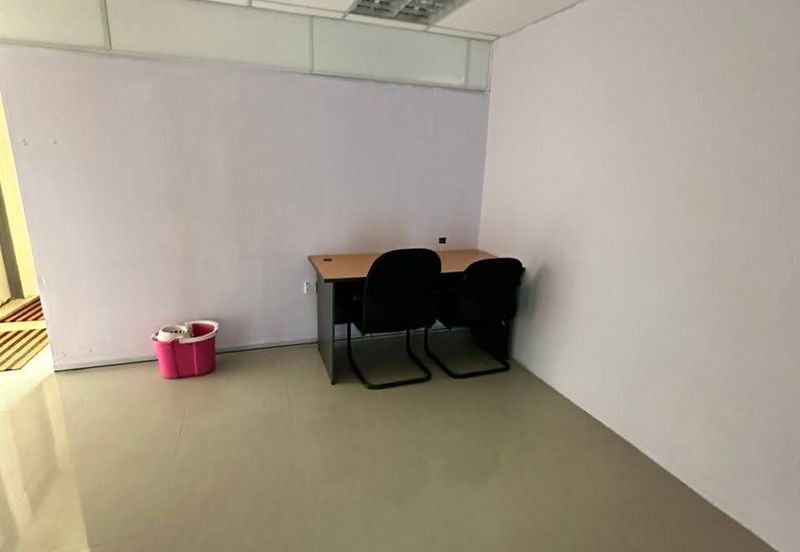 Sri Rampai Business OFFICE FOR RENT Park Road Frontage 1st Floor ,Tip Top move in condition, clean and new paint 