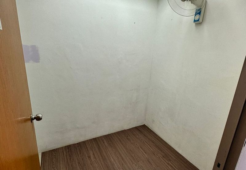 Sri Rampai Business OFFICE FOR RENT Park Road Frontage 1st Floor ,Tip Top move in condition, clean and new paint 