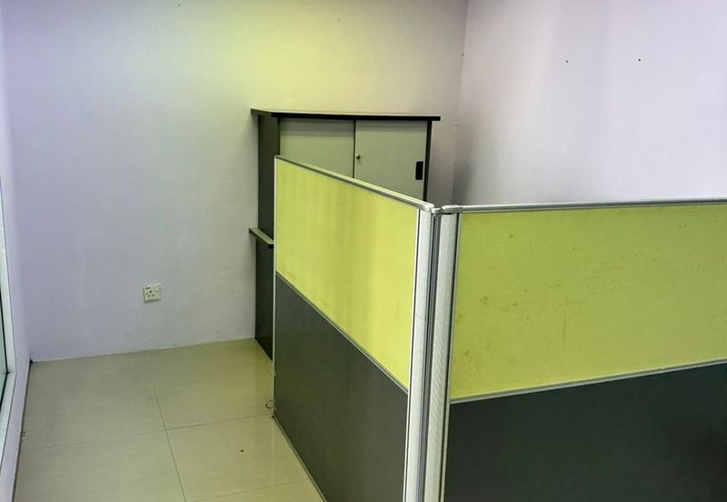 Sri Rampai Business OFFICE FOR RENT Park Road Frontage 1st Floor ,Tip Top move in condition, clean and new paint 