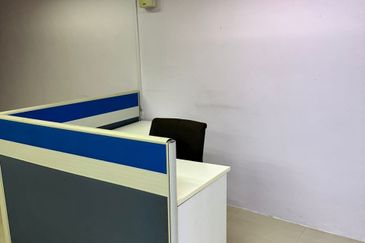 Sri Rampai Business OFFICE FOR RENT Park Road Frontage 1st Floor ,Tip Top move in condition, clean and new paint 