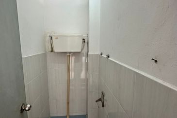 Sri Rampai Business OFFICE FOR RENT Park Road Frontage 1st Floor ,Tip Top move in condition, clean and new paint 