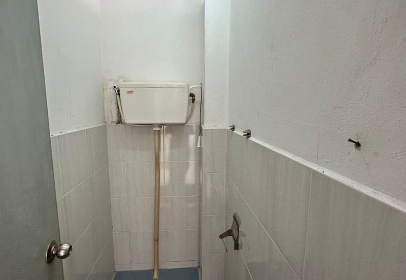 Sri Rampai Business OFFICE FOR RENT Park Road Frontage 1st Floor ,Tip Top move in condition, clean and new paint 