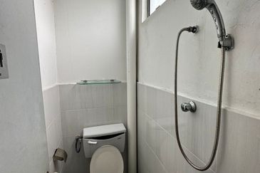 Sri Rampai Business OFFICE FOR RENT Park Road Frontage 1st Floor ,Tip Top move in condition, clean and new paint 