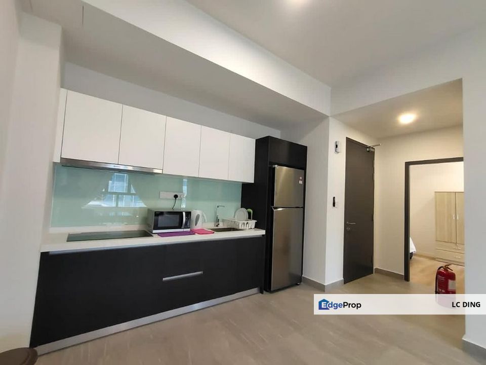 Atwater for Rent, Ryan and Miho, Pacific Star, UM Student Accommodation, Selangor, Petaling Jaya