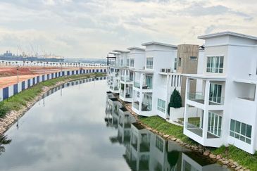 Isola Villa @ Senibong Cove