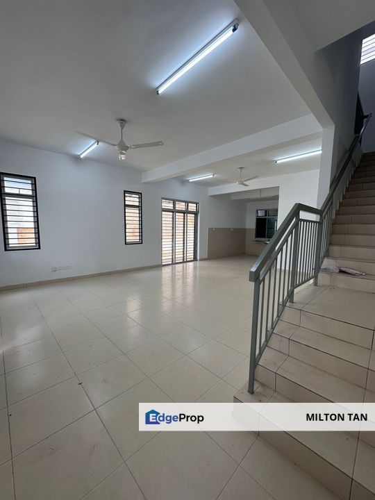 Taman Pulai Mutiara Iskandar Puteri Johor Double Storey Cluster House For Rent Partcial Furnished 200 only!, Johor, 