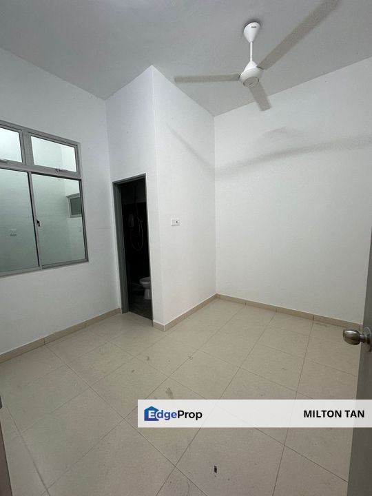 Taman Pulai Mutiara Iskandar Puteri Johor Double Storey Cluster House For Rent Partcial Furnished 200 only!, Johor, 