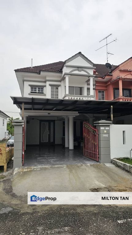 Bandar Purta Kulai Double Storey Terrace  House For Sala Jalan Nuri  Kulai Johor End Lot 22*70 , Johor, Kulai