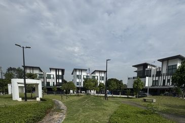 Ready to Move In - Brand NEW 3 storey superlink for sale at Kalista Parkhomes, Bukit Rahman Putra