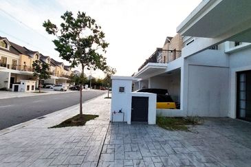 Monet Springtime @ Sunsuria City