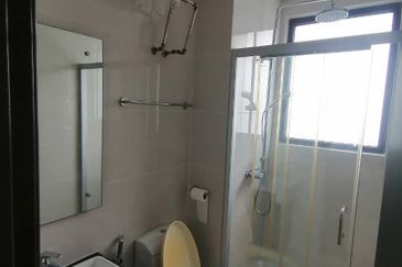 Baypoint @ Country Garden Danga Bay