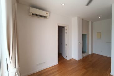 Emerald Bay @ Puteri harbour