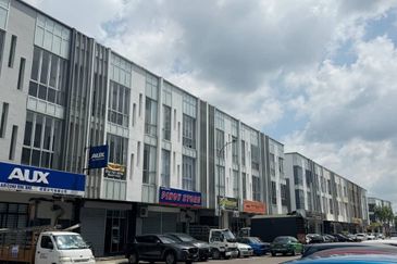 Oasis 2 @ Tropicana Danga Cove