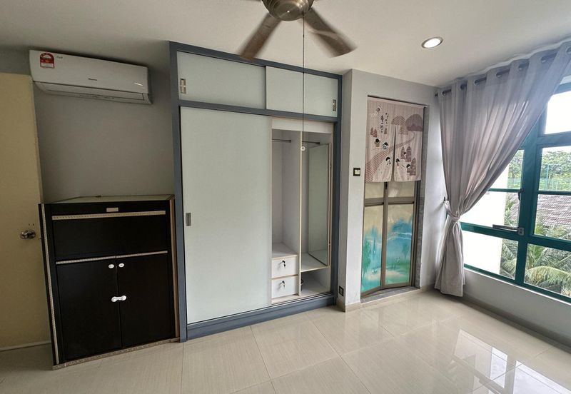 The Straits View, Bandar Baru Permas Jaya