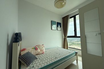 The M @ Medini Macrolink