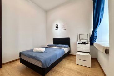 Baypoint @ Country Garden Danga Bay